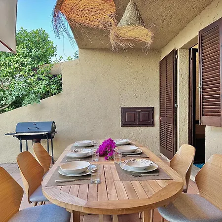 New! Private Garden, Sleeps 8 In Porto Cervo - Wifi & Private Parking - By Coral Property アパート
