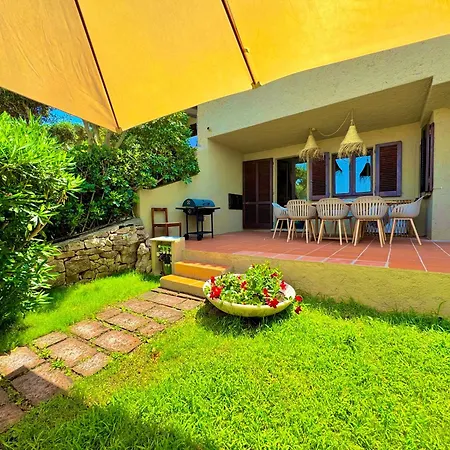 New! Private Garden, Sleeps 8 In Porto Cervo - Wifi & Private Parking - By Coral Property アパート ポルト・チェルボ